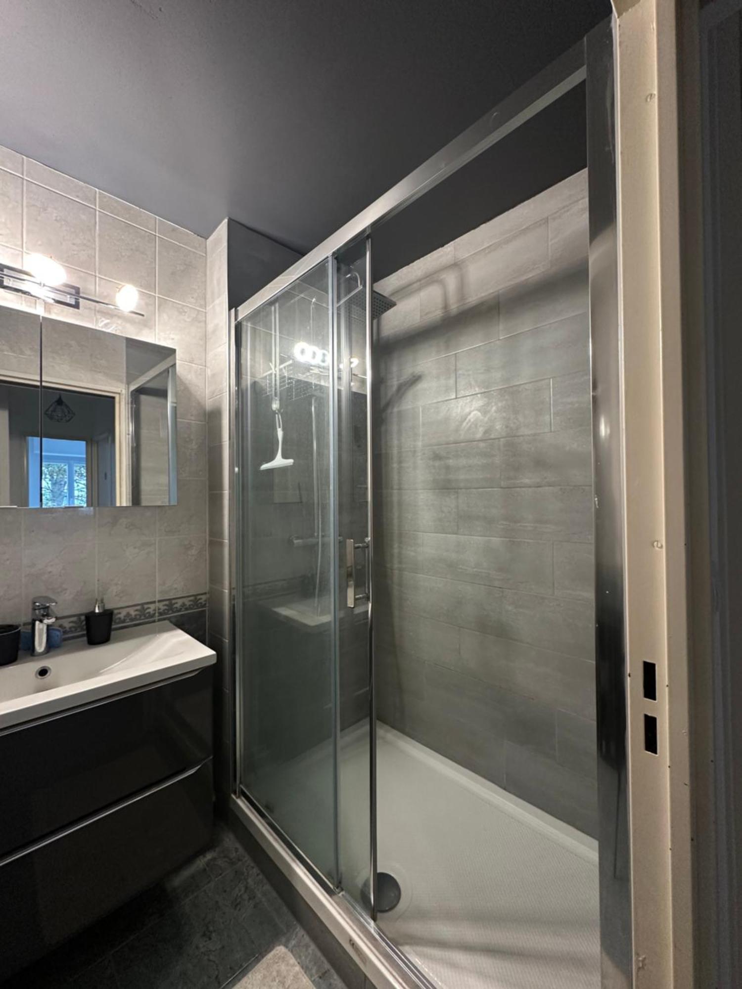 Le Beau Hugo Apartment Mainvilliers  Ngoại thất bức ảnh