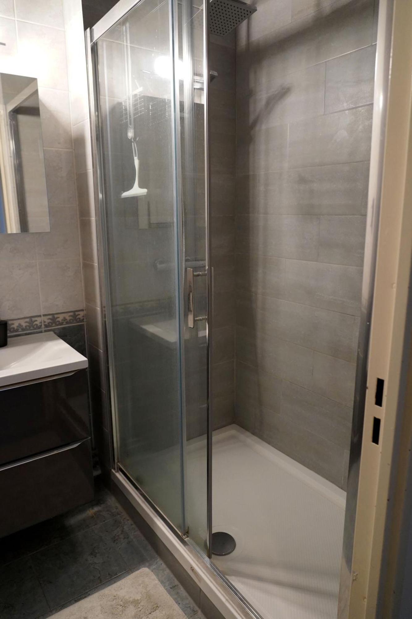 Le Beau Hugo Apartment Mainvilliers  Ngoại thất bức ảnh